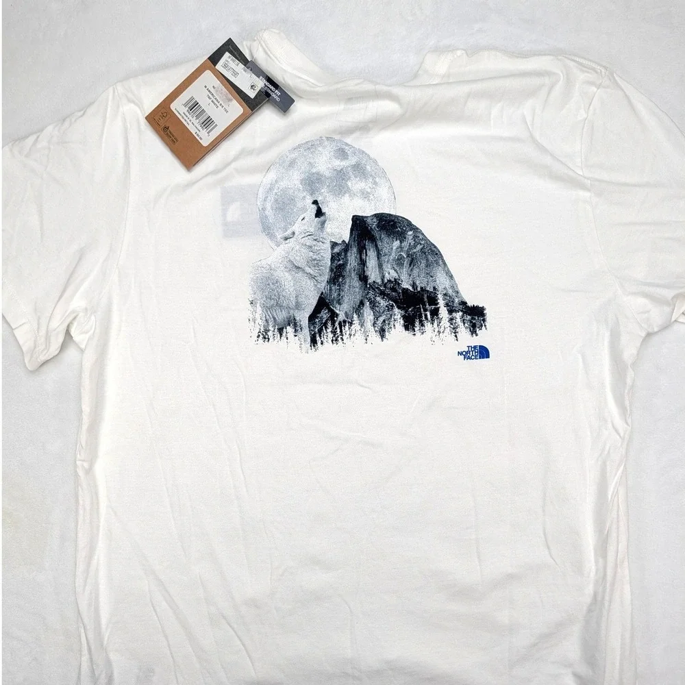 The North Face Mens Wolf Moon Graphic T-Shirt White Large NF0A7Z9D Standard Fit